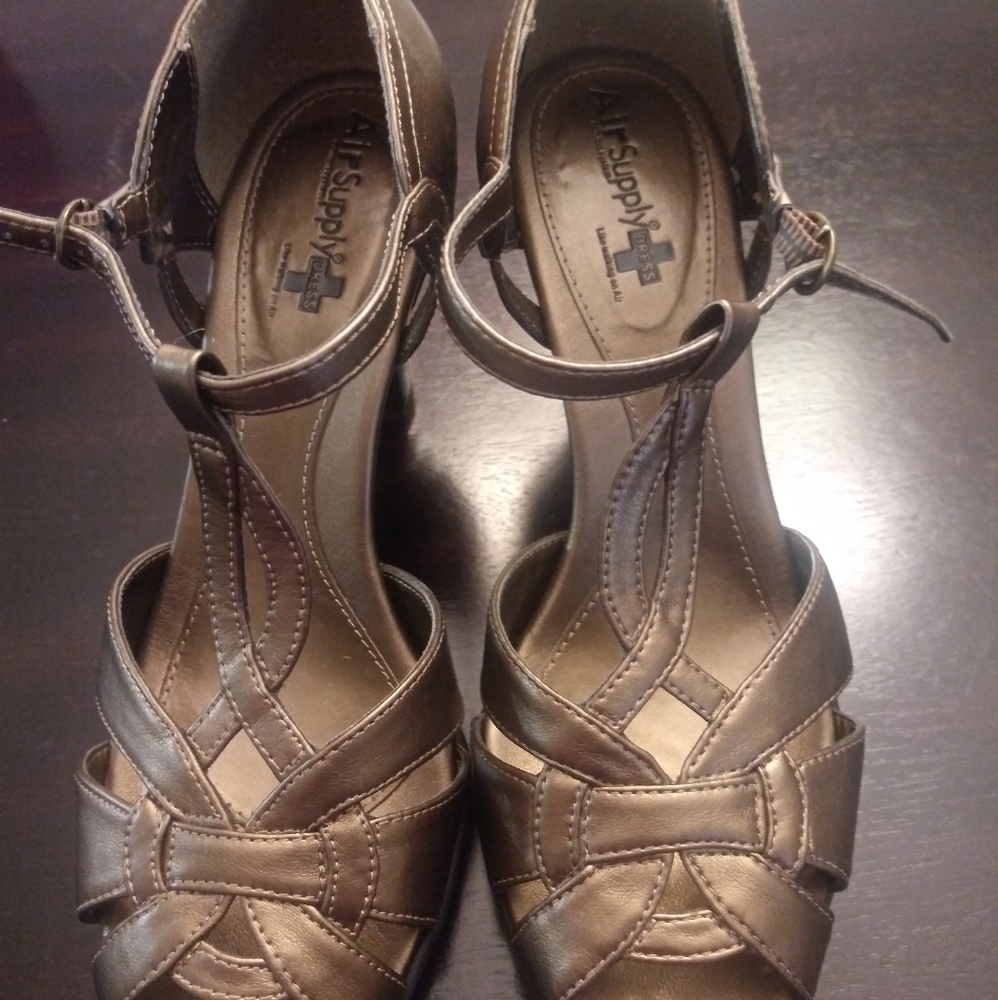 Shoes - Picture 4 of 4